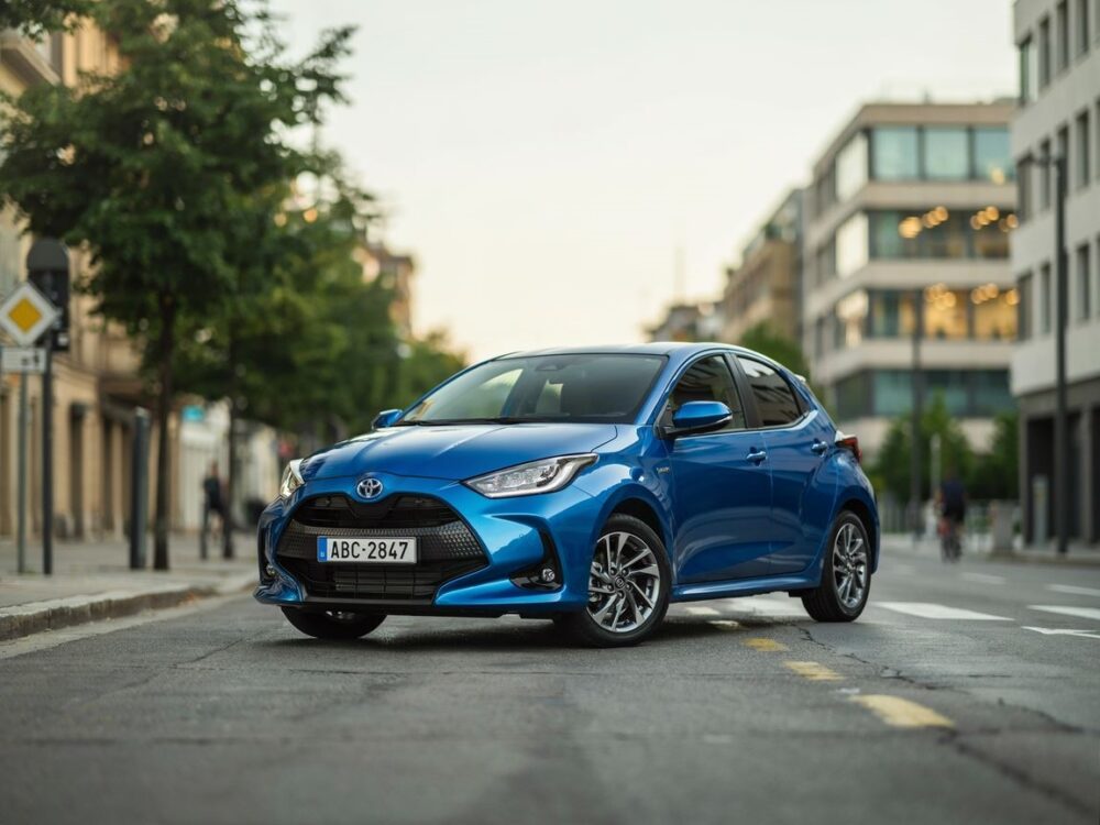 Porównanie kokpitów Toyota Yaris i Hyundai i20