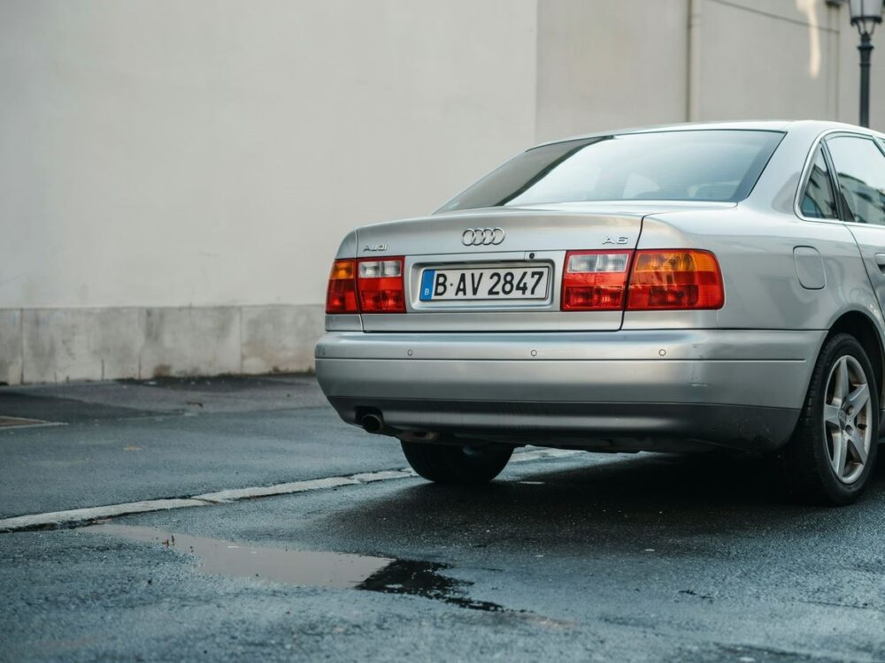 Spoiler zamontowany na sedanie Audi A6 C5