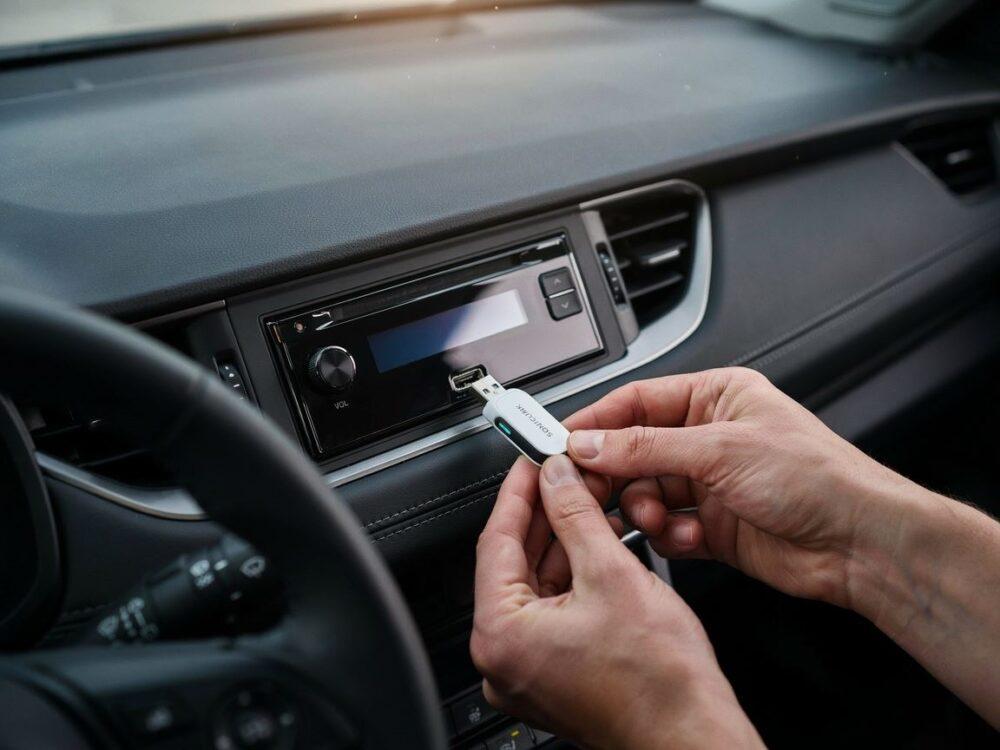 Jak podłączyć adapter Bluetooth do radia samochodowego krok po kroku – poradnik dla każdego