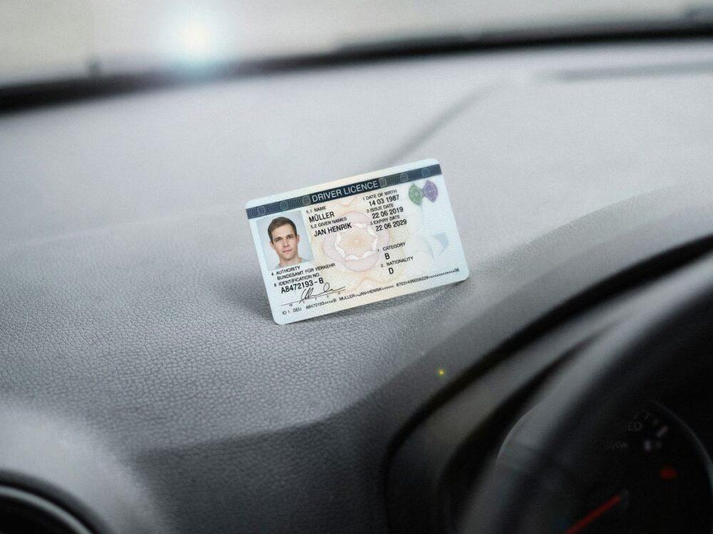 bliższy plan numeru prawa jazdy