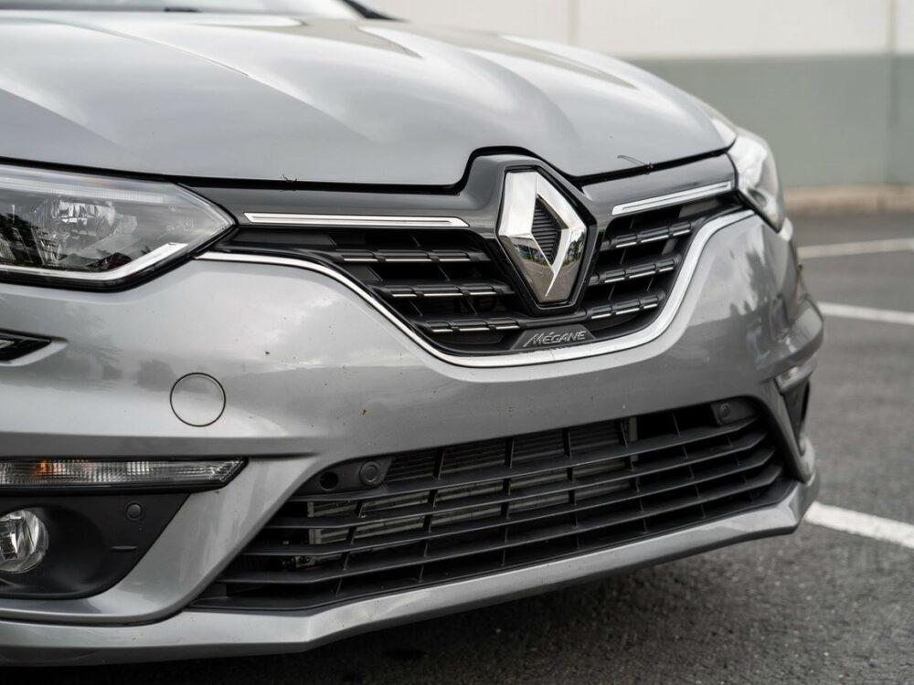 Jak wybrać i samodzielnie wymienić zderzak przedni do Renault Megane 3
