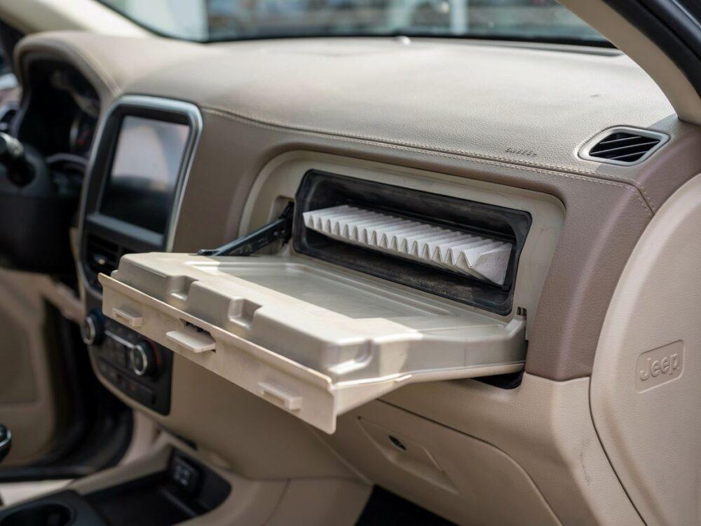 Jeep Grand Cherokee filtr kabinowy gdzie jest i jak go wymienić krok po kroku