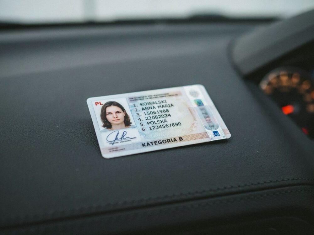 identyfikacja numeru na prawie jazdy