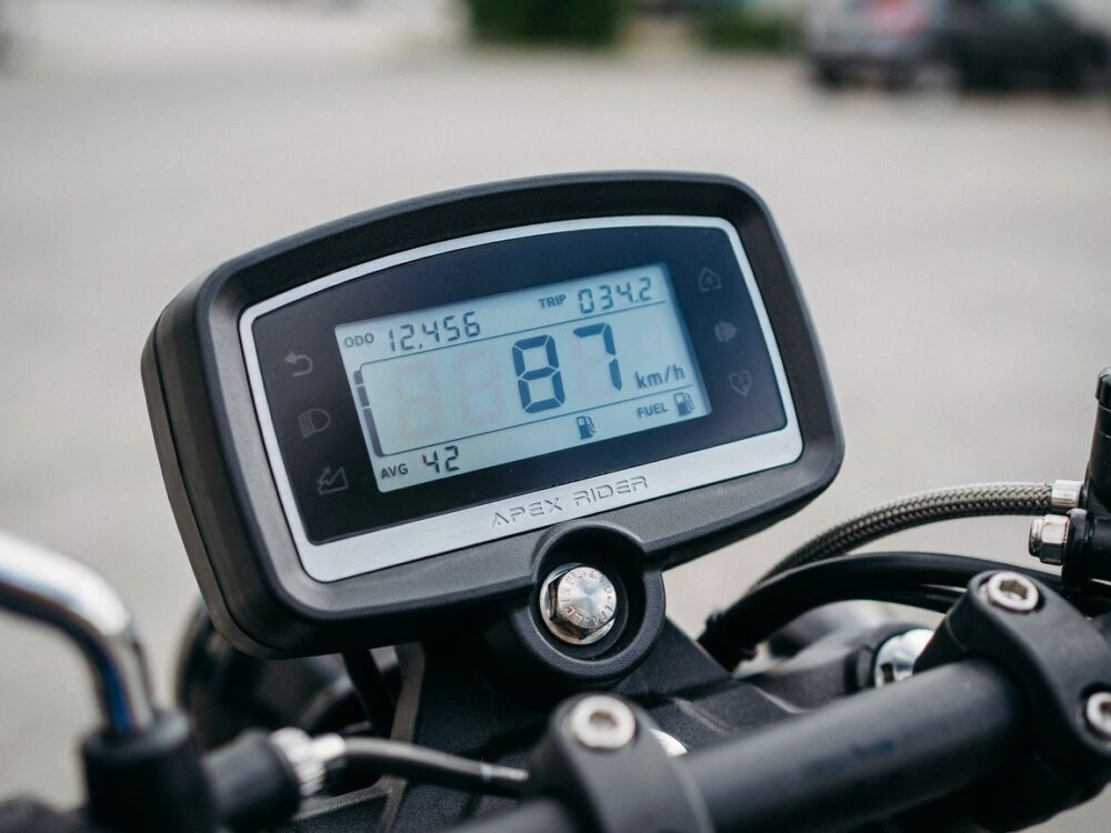 Kompletny poradnik jak podłączyć i skonfigurować uniwersalny licznik motocyklowy – instrukcja krok po kroku
