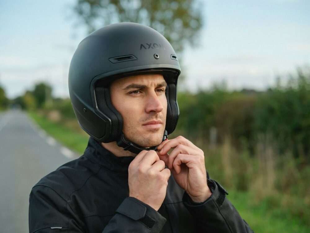 różne modele kasków motocyklowych