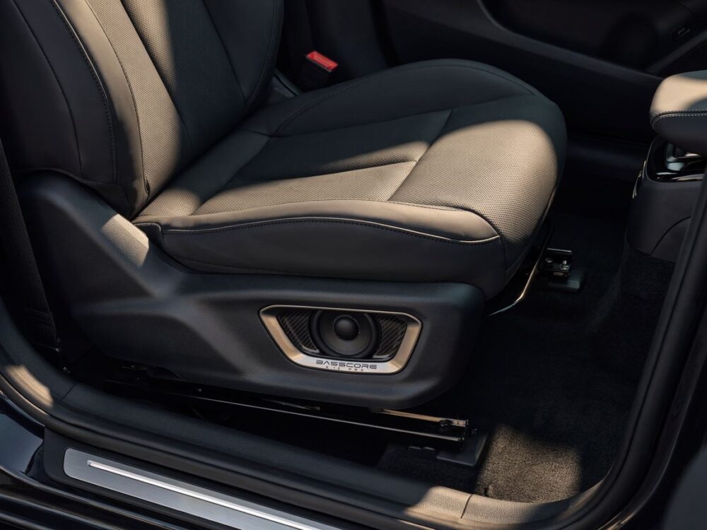 Subwoofer pod fotel w samochodzie jak wybrać i zamontować najlepszy model
