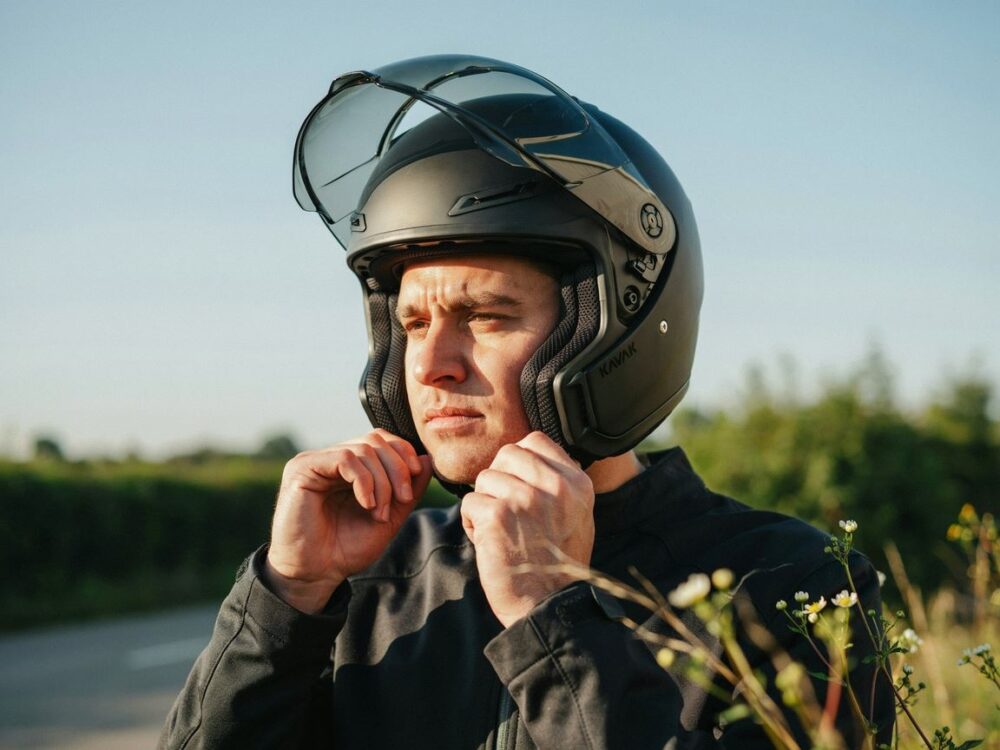 testowanie kasku motocyklowego