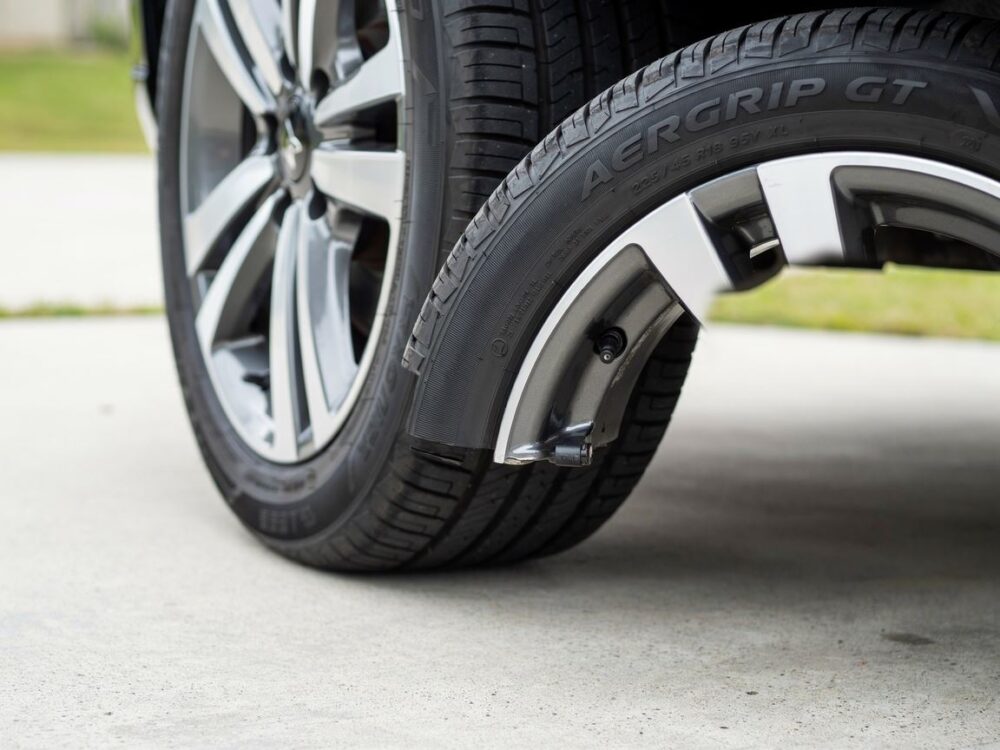Wymiana opon z czujnikami ciśnienia TPMS Jak zrobić to bezpiecznie i efektywnie
